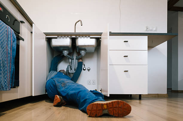 Professional Plumbing technician working in Saginaw, MI